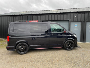 T6.1 T32 Highline Kombi DSG Black with LV-S, 204bhp