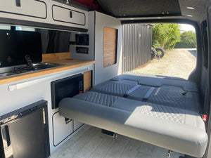 T6.1 Cotswold Edition + with air con in Ascot Grey