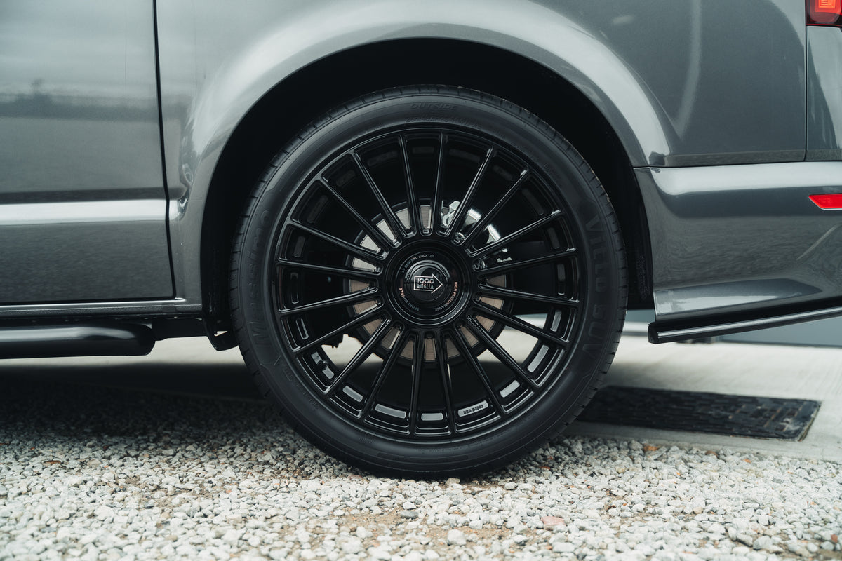 Brand new Highline T6.1 SWB Kombi with full LVR kit