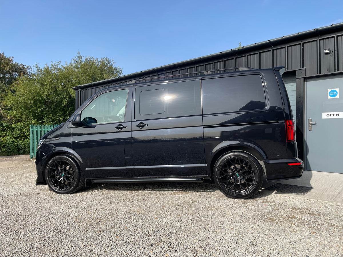 Black T32 Highline Kombi DSG with LV-S, 199bhp