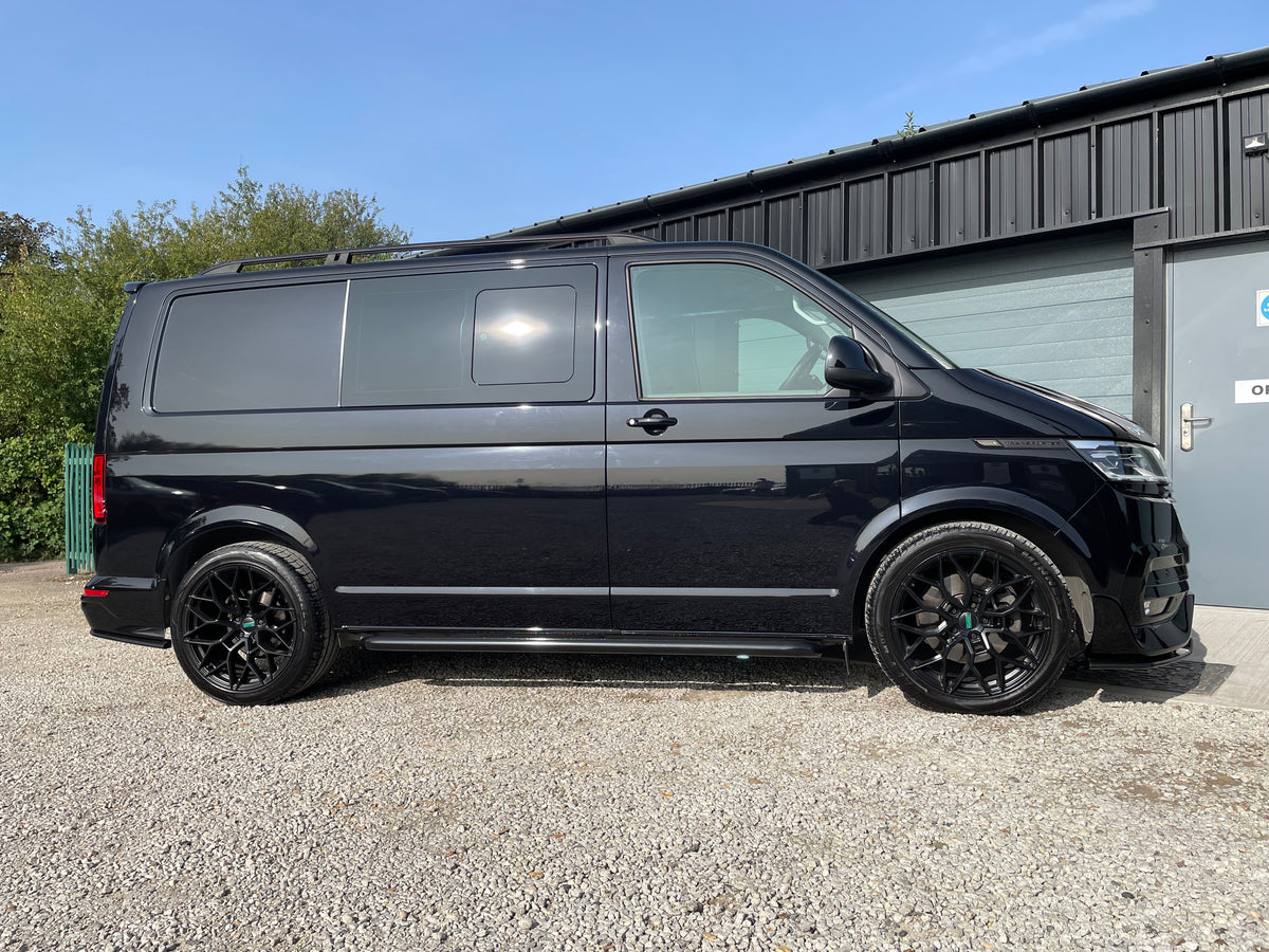 Black T32 Highline Kombi DSG with LV-S, 199bhp