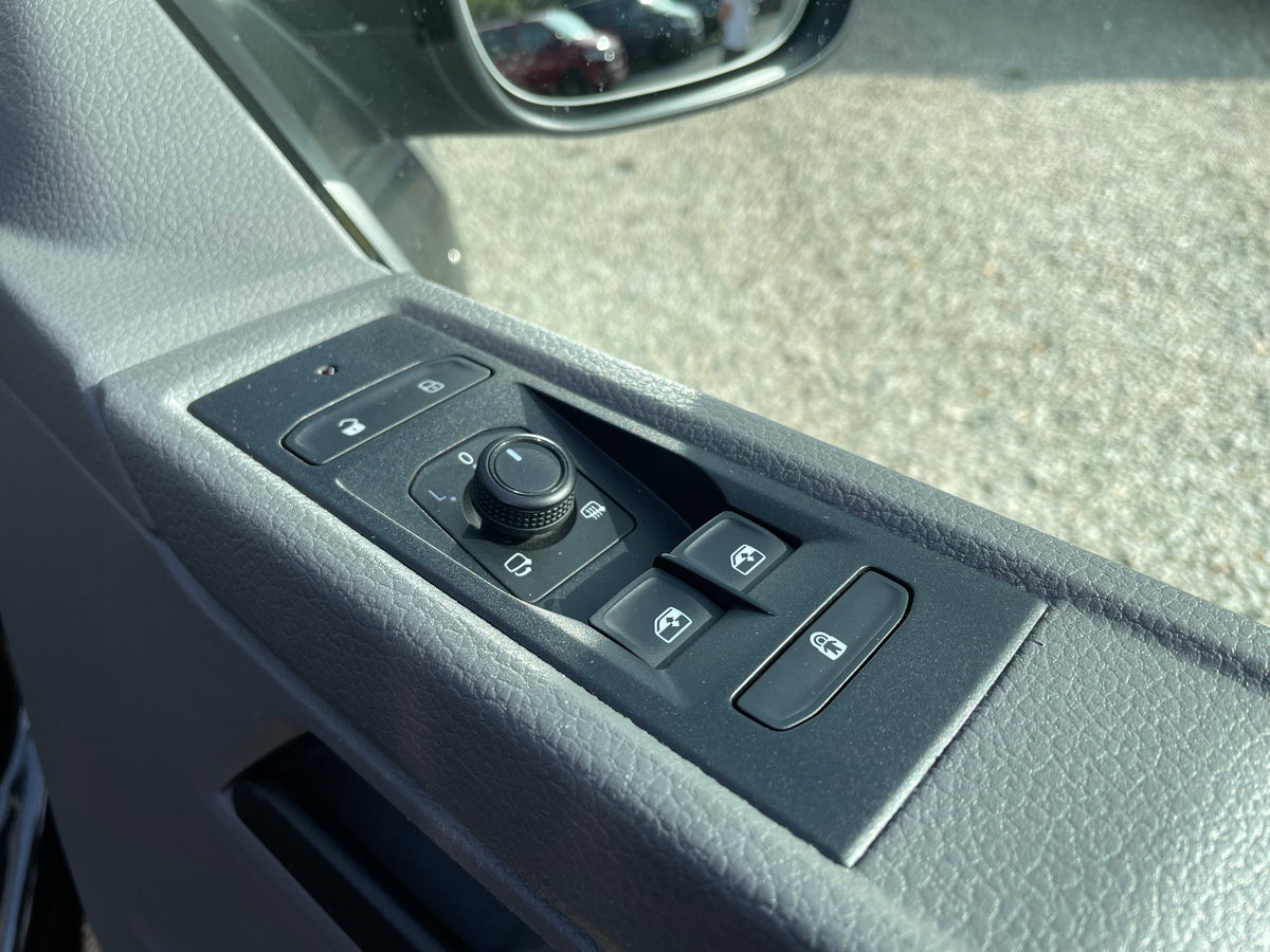 Black T32 Highline Kombi DSG with LV-S, 199bhp