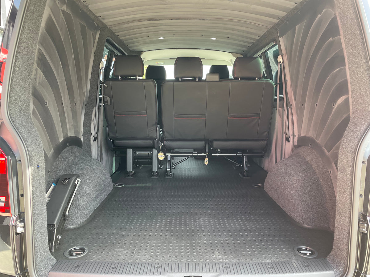 Black T32 Highline Kombi DSG with LV-S, 199bhp