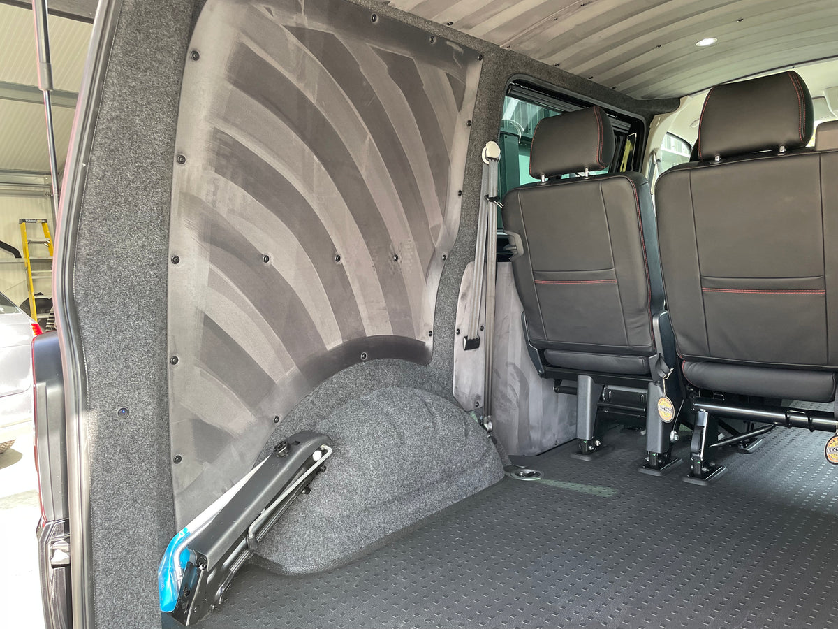 Black T32 Highline Kombi DSG with LV-S, 199bhp