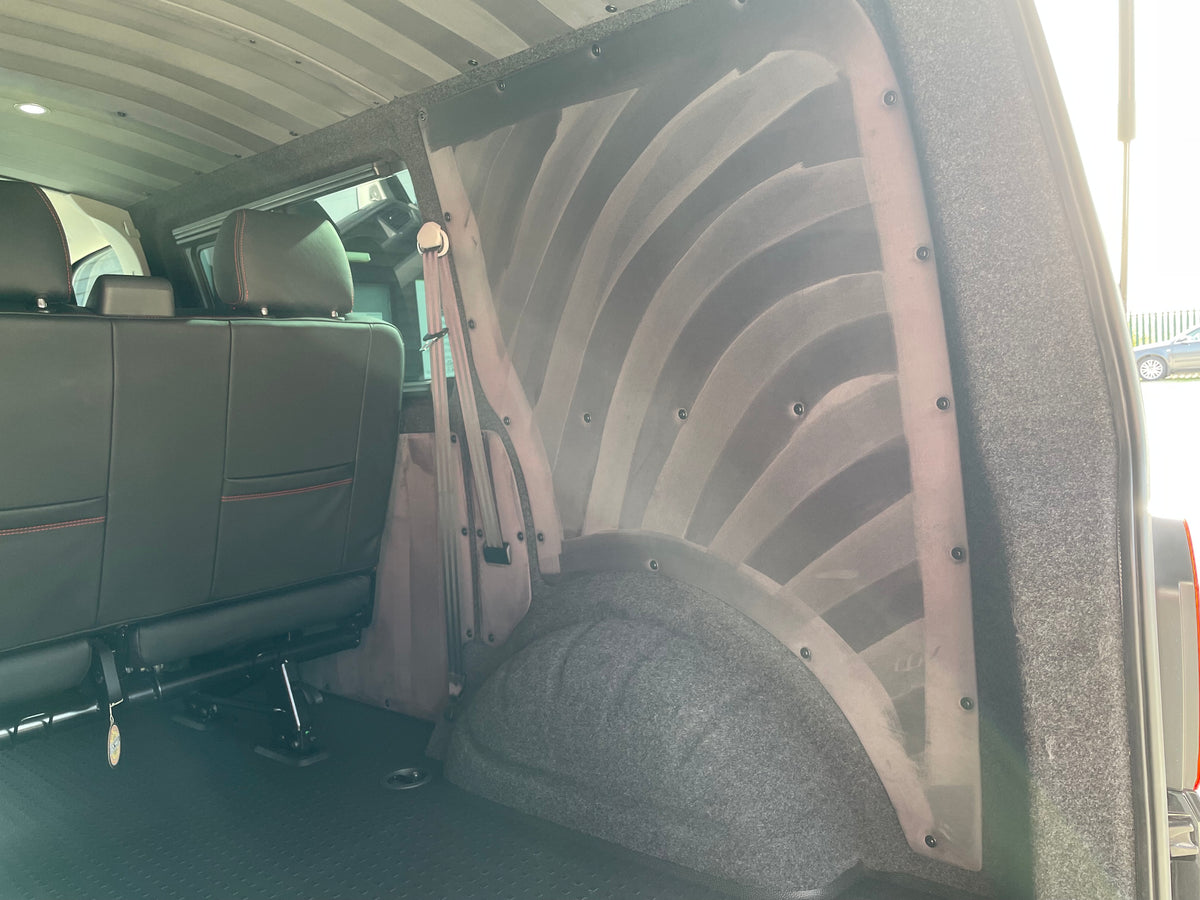 Black T32 Highline Kombi DSG with LV-S, 199bhp