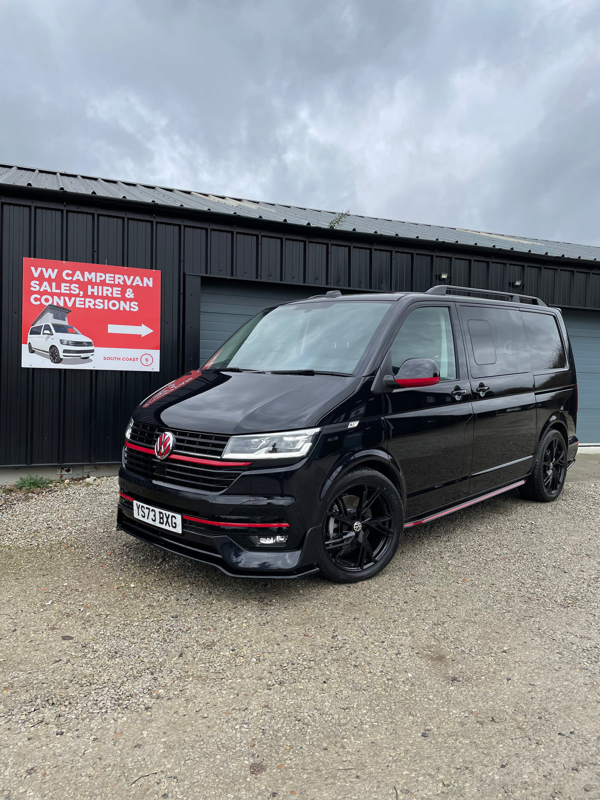 T6.1 T32 Highline Kombi DSG Black with LV-S, 204bhp