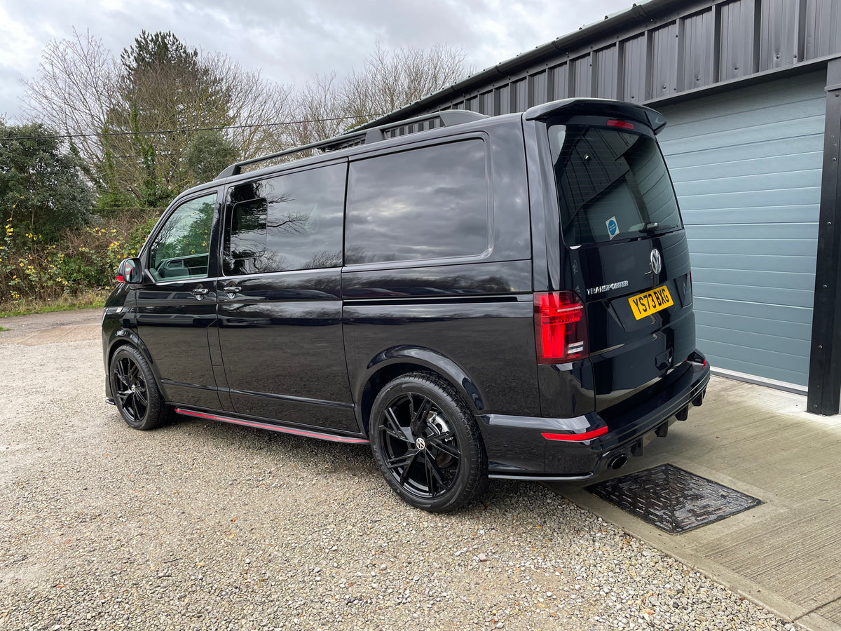 T6.1 T32 Highline Kombi DSG Black with LV-S, 204bhp