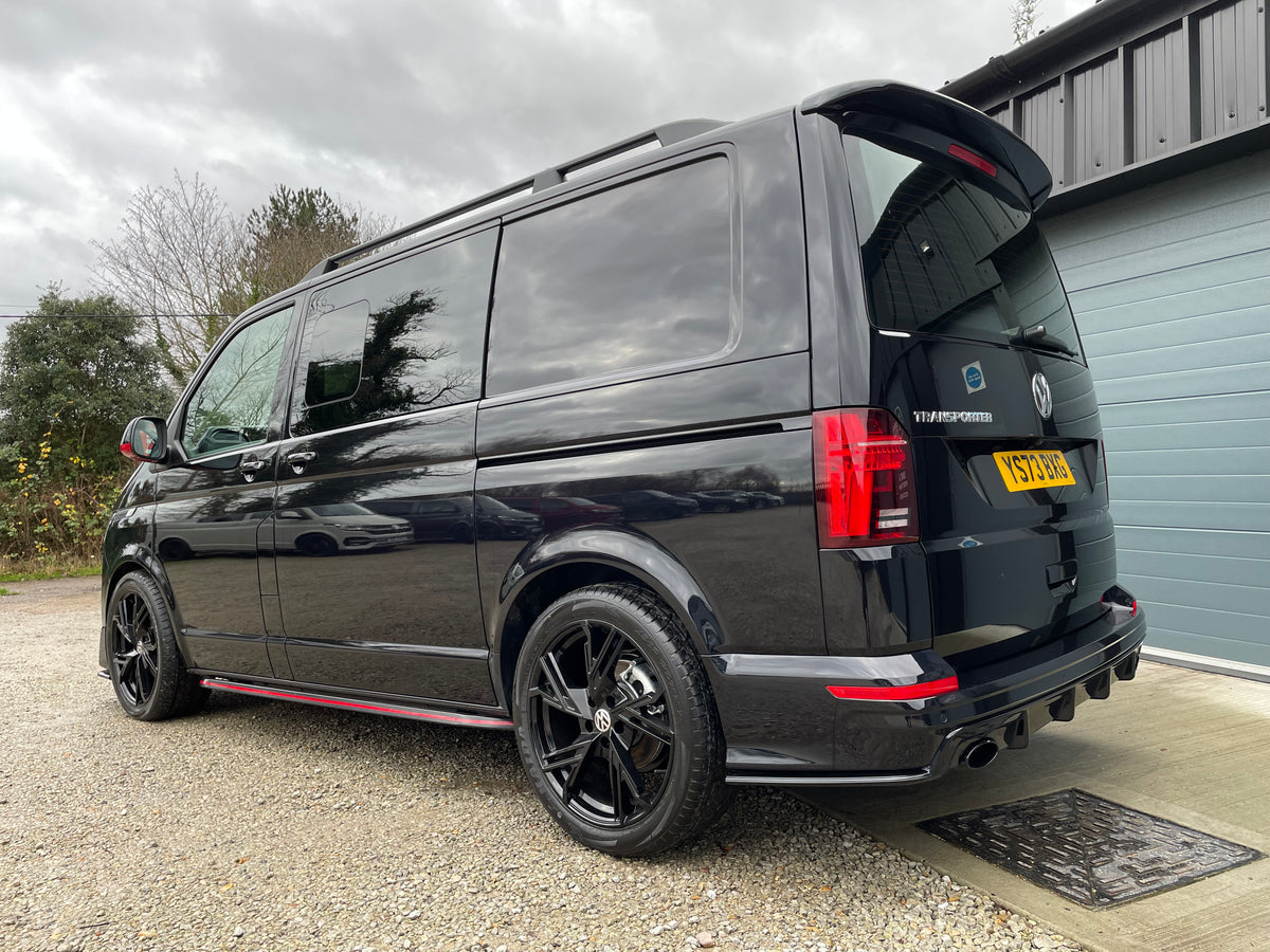T6.1 T32 Highline Kombi DSG Black with LV-S, 204bhp
