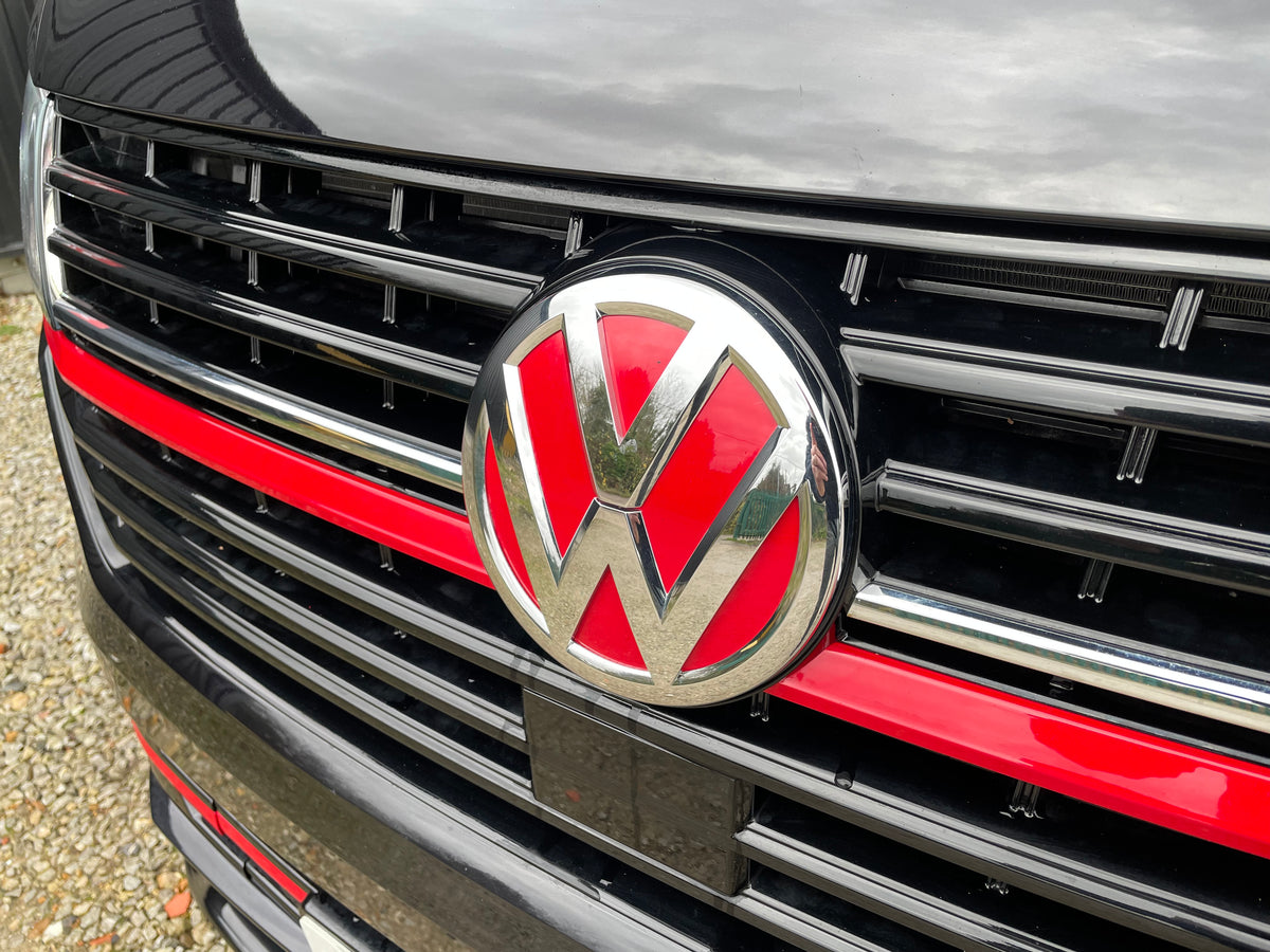 T6.1 T32 Highline Kombi DSG Black with LV-S, 204bhp