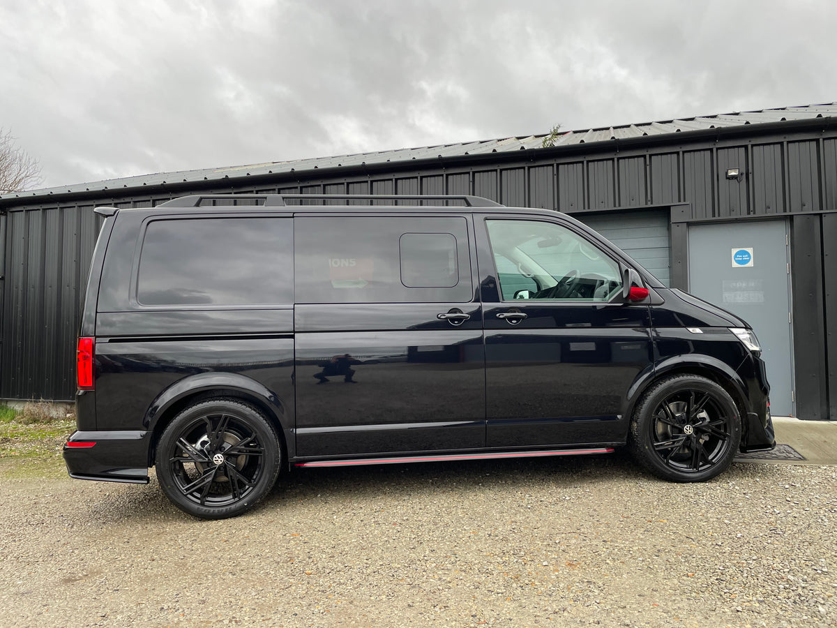 T6.1 T32 Highline Kombi DSG Black with LV-S, 204bhp