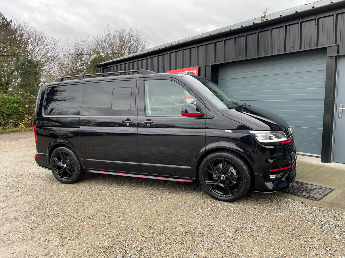 T6.1 T32 Highline Kombi DSG Black with LV-S, 204bhp