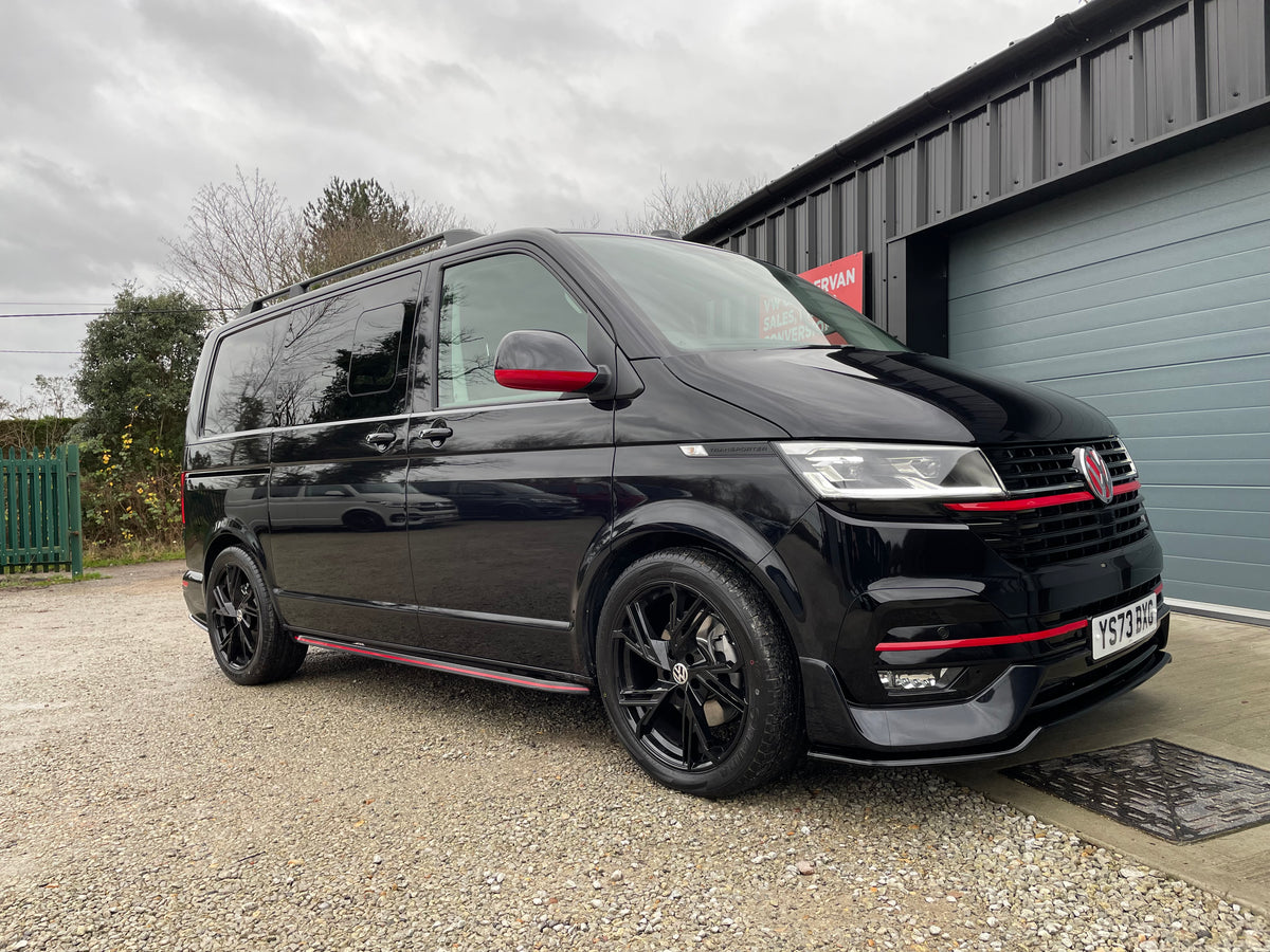 T6.1 T32 Highline Kombi DSG Black with LV-S, 204bhp