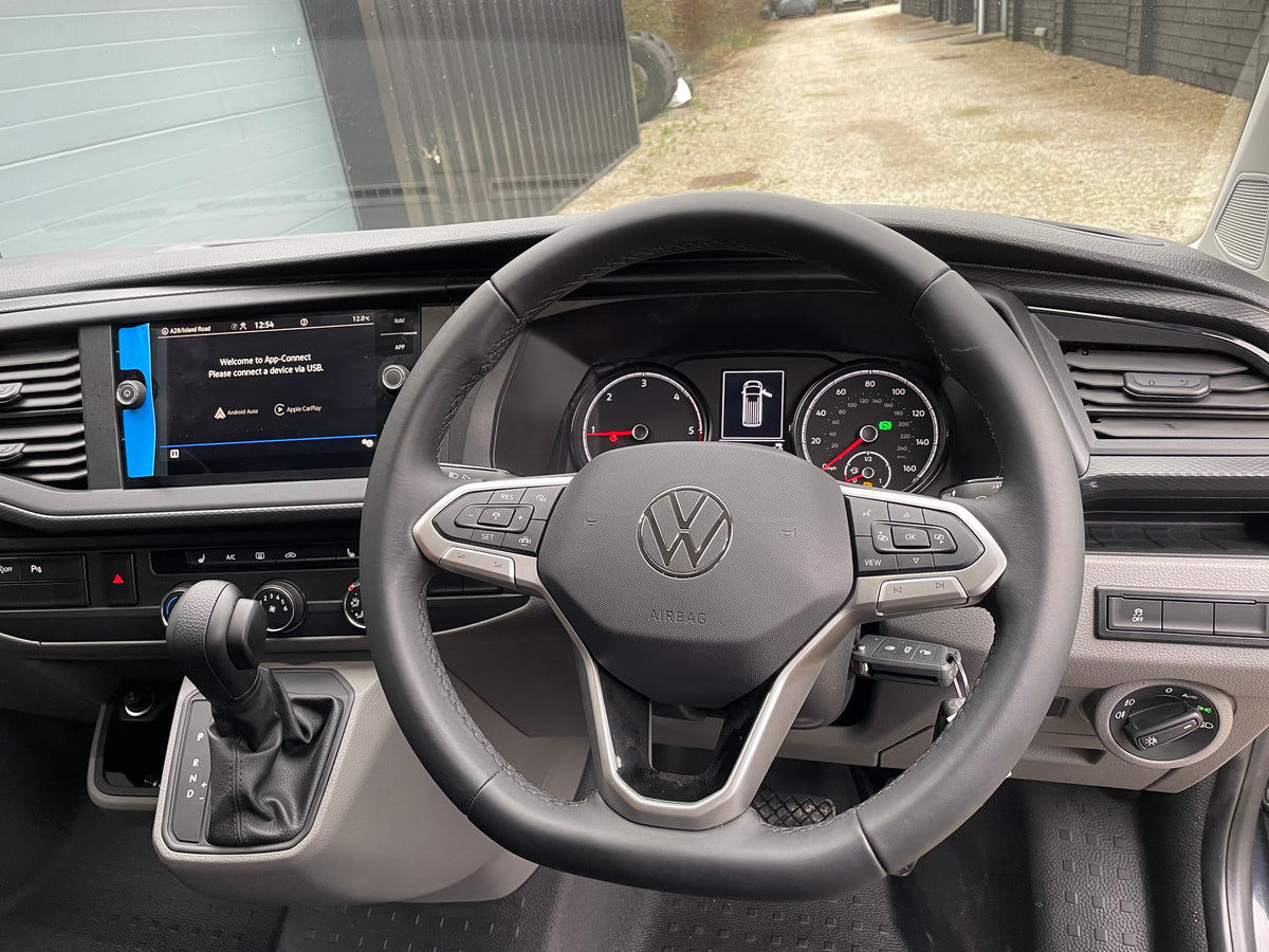 T6.1 T32 Highline Kombi DSG Black with LV-S, 204bhp