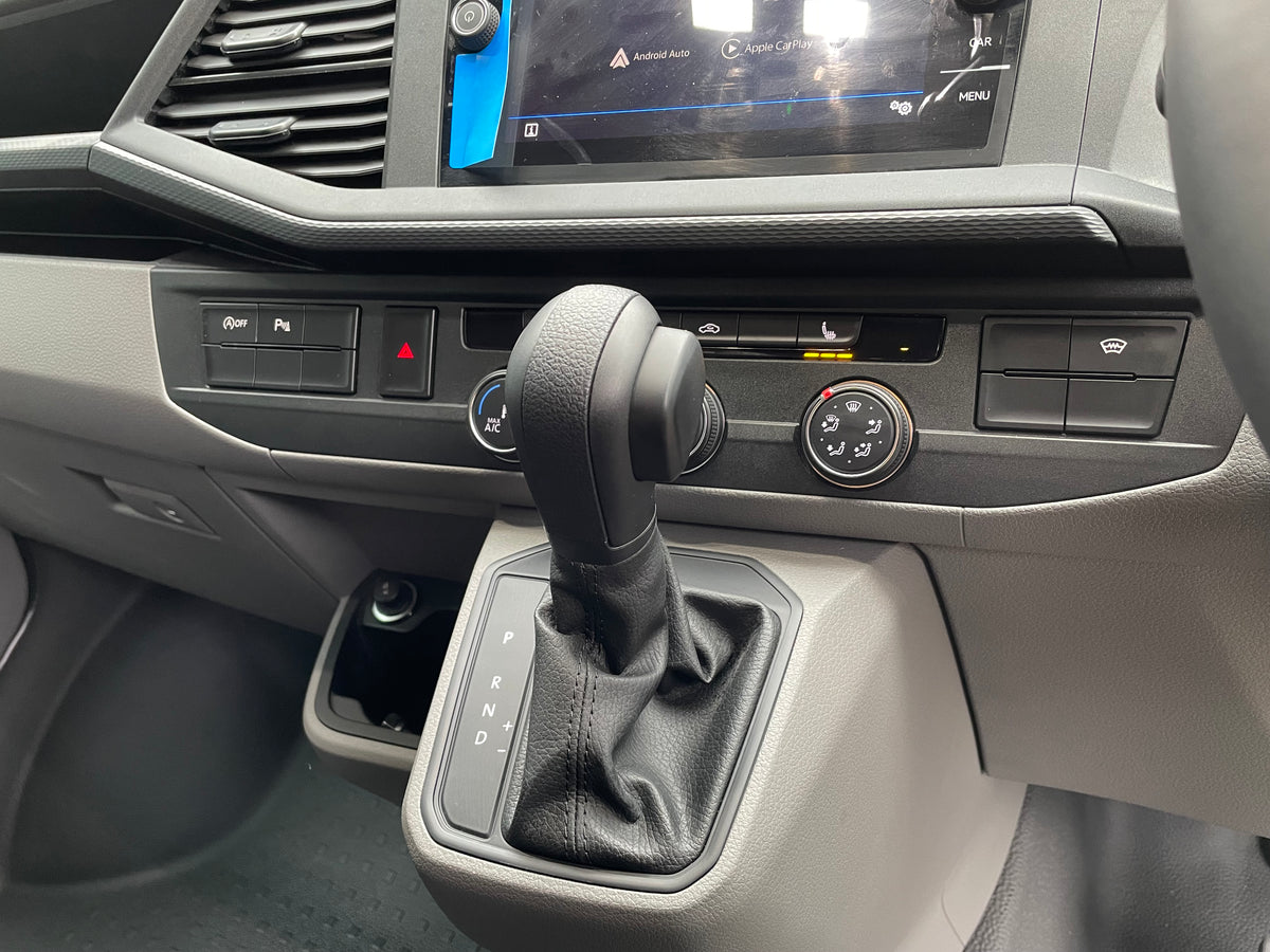 T6.1 T32 Highline Kombi DSG Black with LV-S, 204bhp