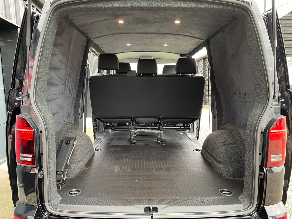 T6.1 T32 Highline Kombi DSG Black with LV-S, 204bhp