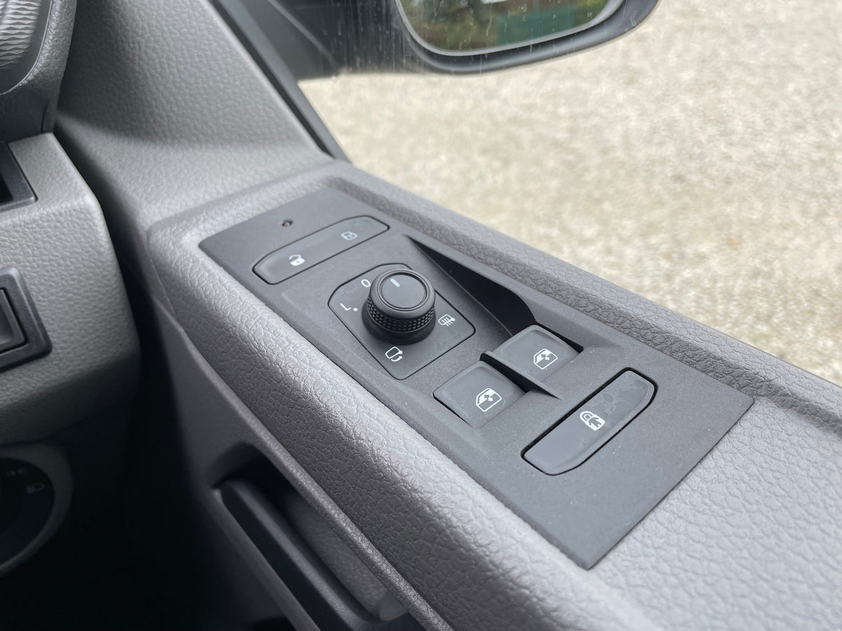 Highline T6.1 SWB T32 Kombi with full LVR kit and leather interior