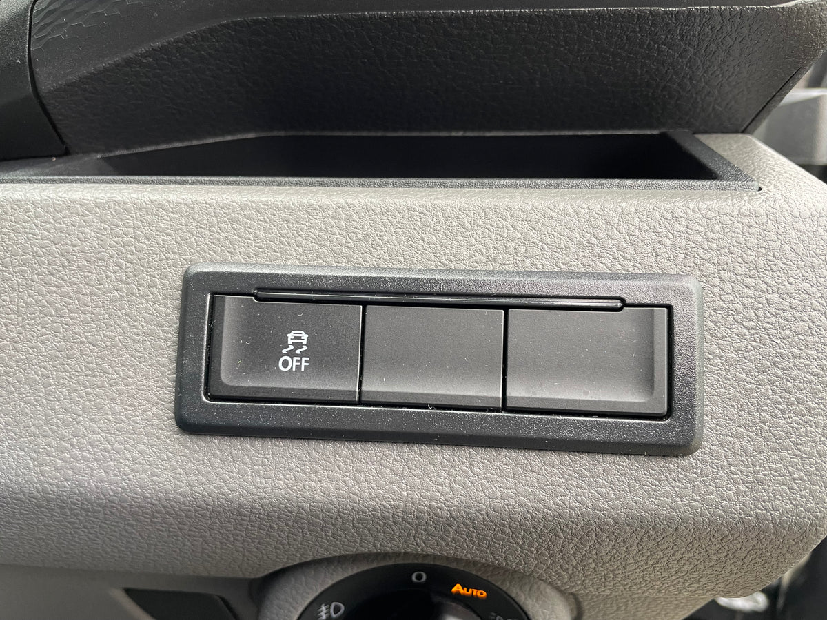 Highline T6.1 SWB T32 Kombi with full LVR kit and leather interior