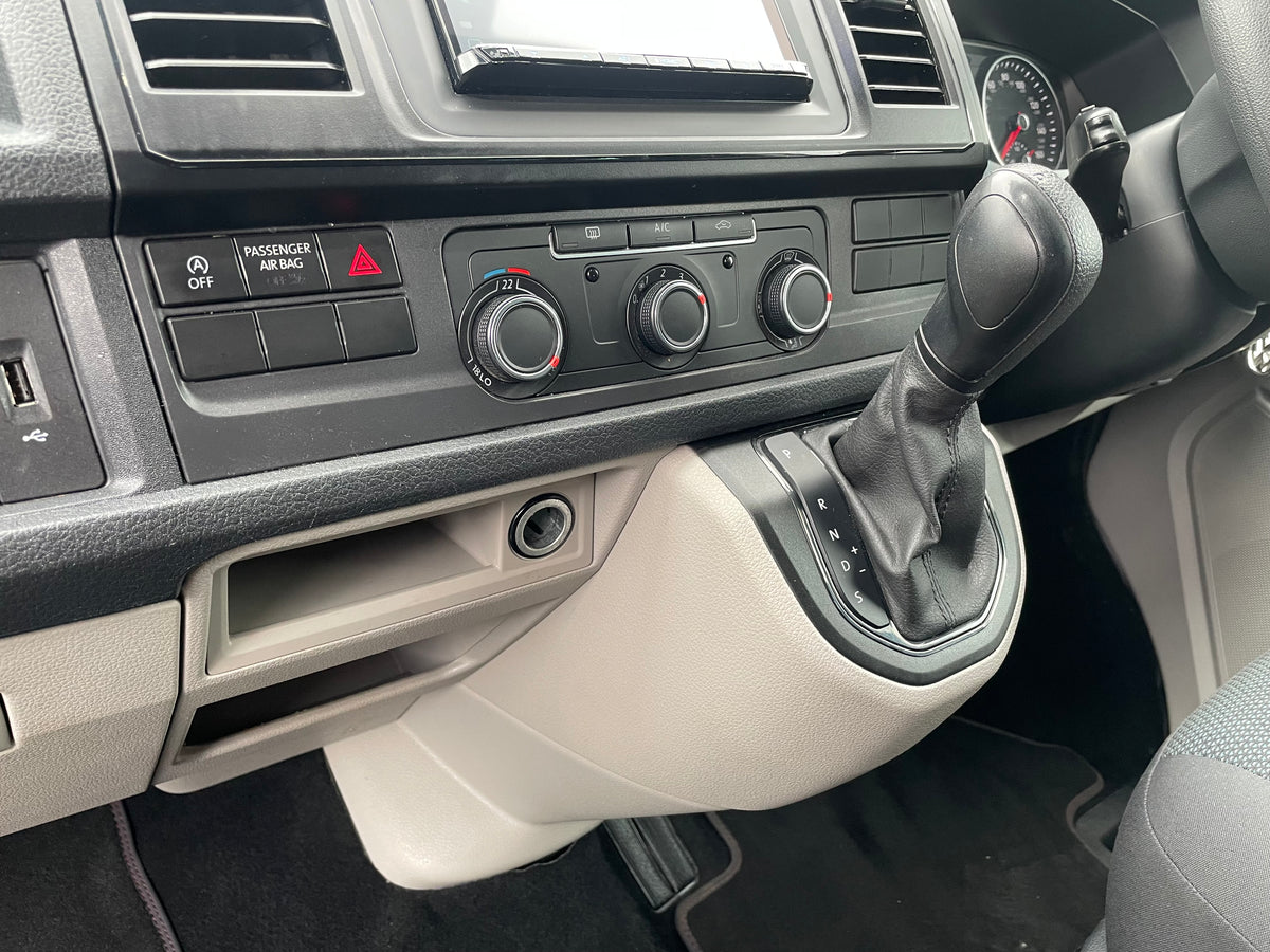 T6 T32 LWB camper/day van with RIB bed (2018 68 plate)