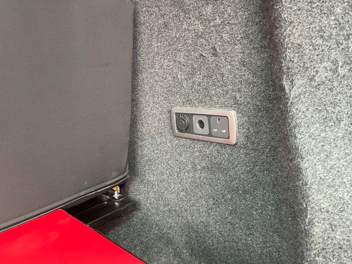 T6 T32 LWB camper/day van with RIB bed (2018 68 plate)