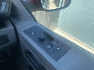 T6.1 Cotswold Edition + with air con in Ascot Grey
