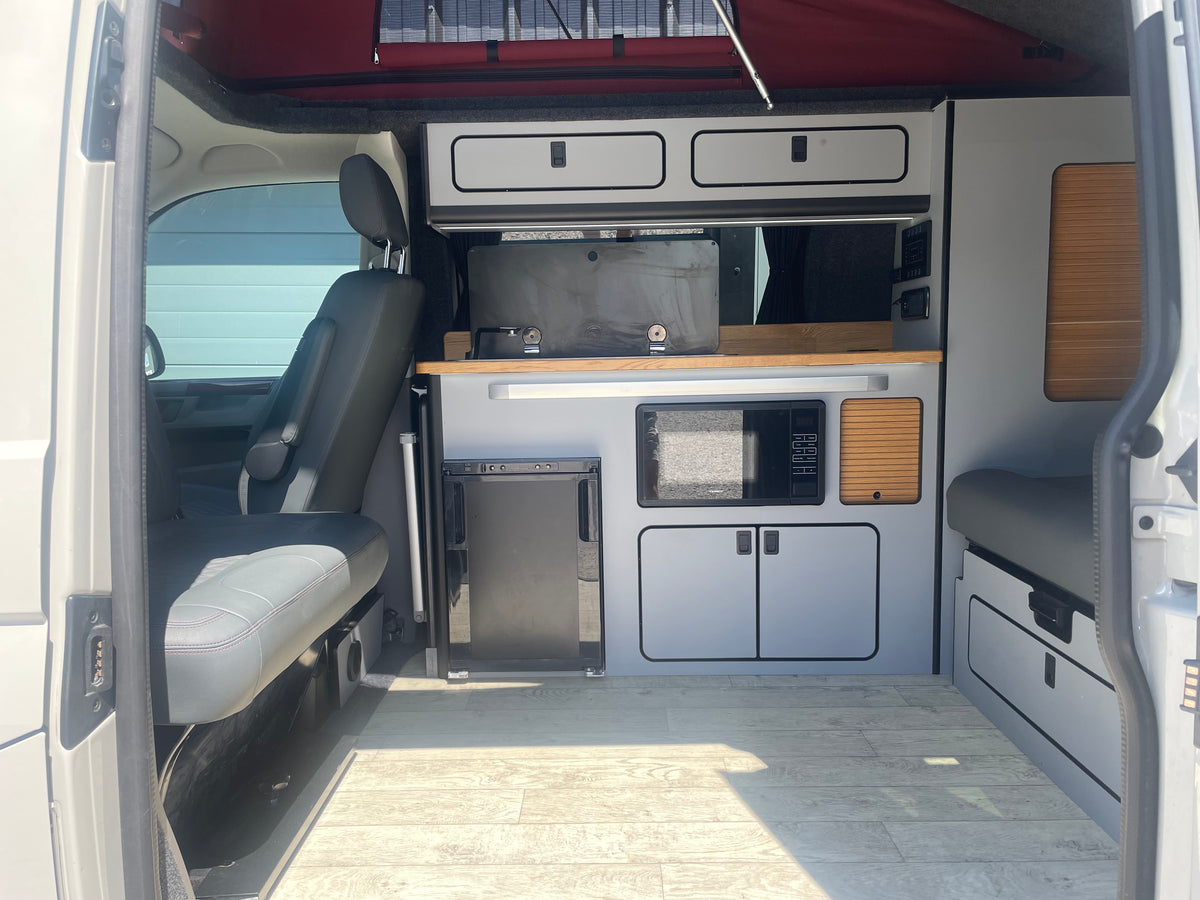 T6.1 Cotswold Edition + with air con in Ascot Grey