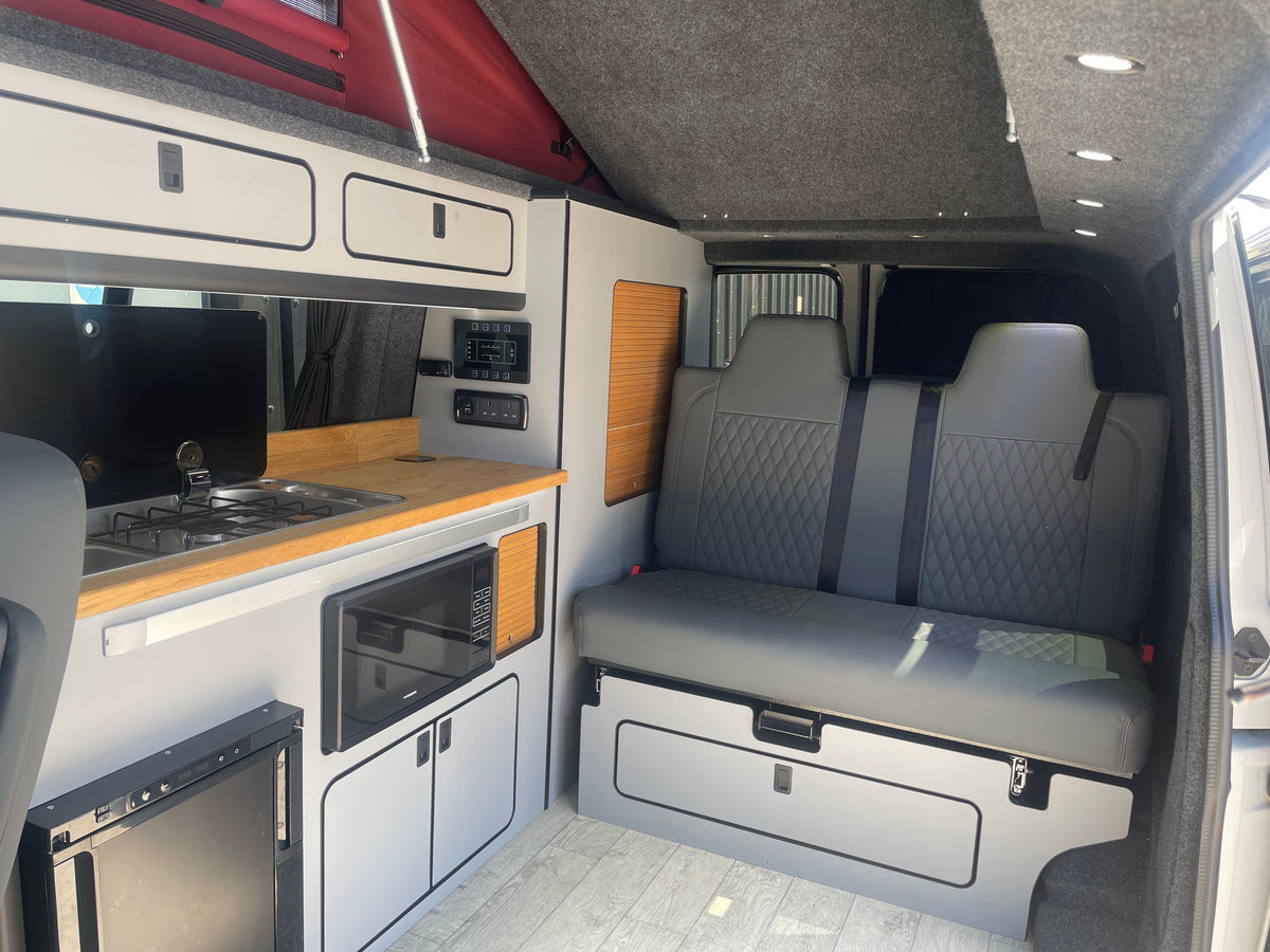T6.1 Cotswold Edition + with air con in Ascot Grey