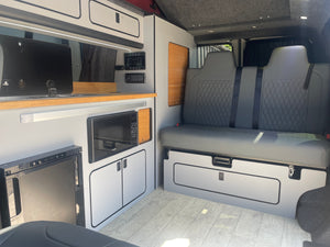 T6.1 Cotswold Edition + with air con in Ascot Grey