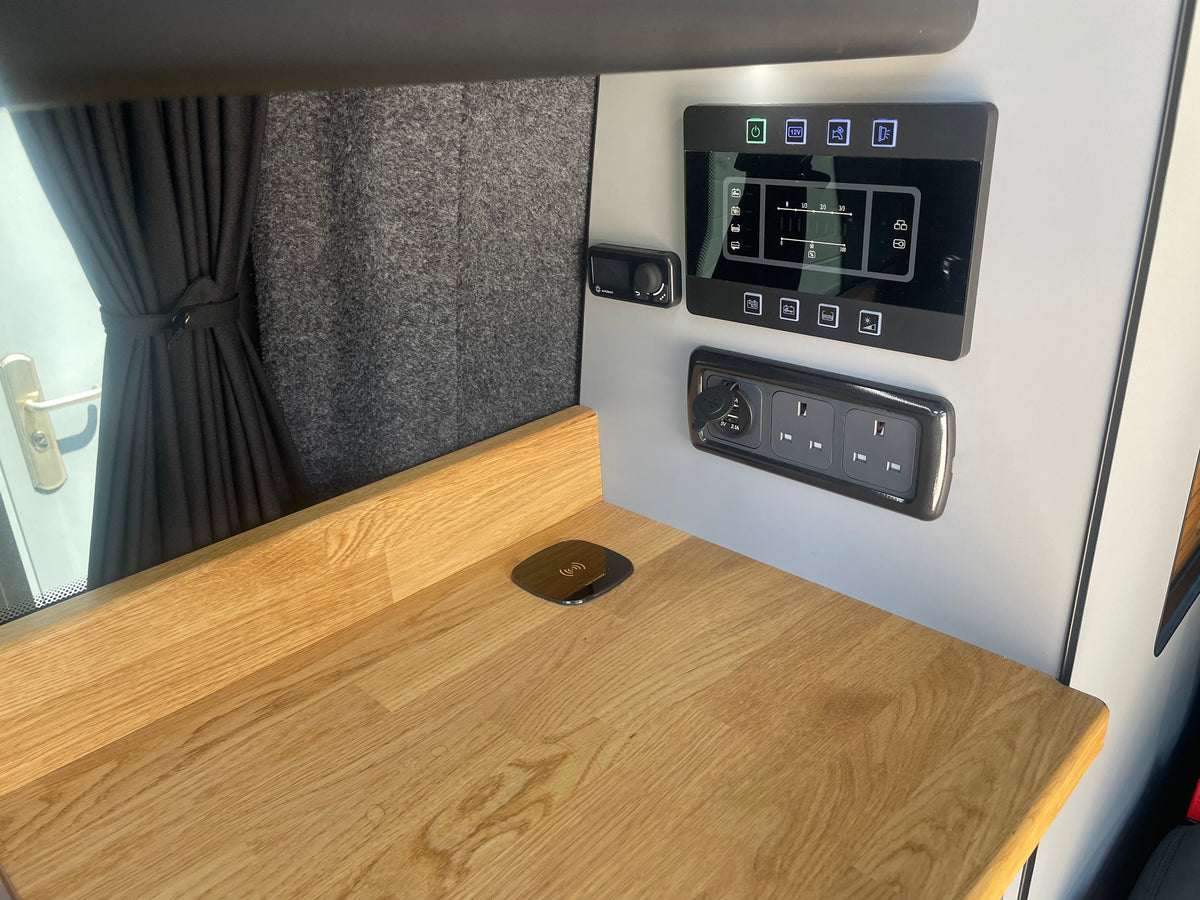 T6.1 Cotswold Edition + with air con in Ascot Grey