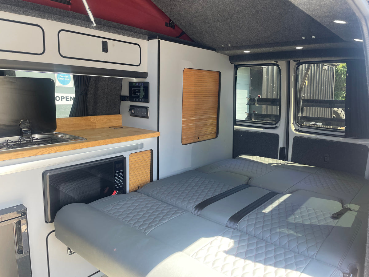 T6.1 Cotswold Edition + with air con in Ascot Grey