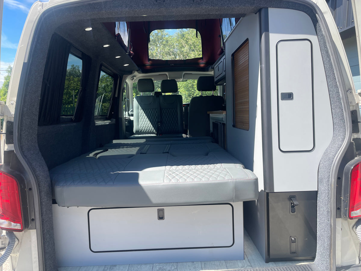 T6.1 Cotswold Edition + with air con in Ascot Grey