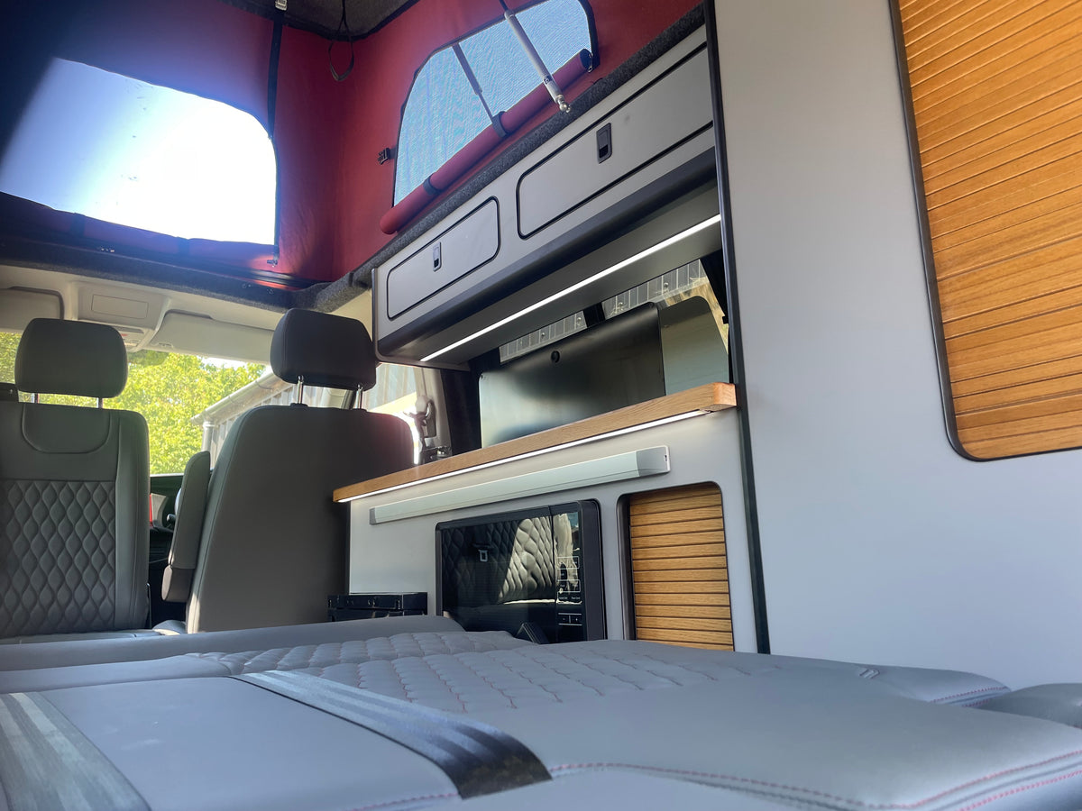 T6.1 Cotswold Edition + with air con in Ascot Grey