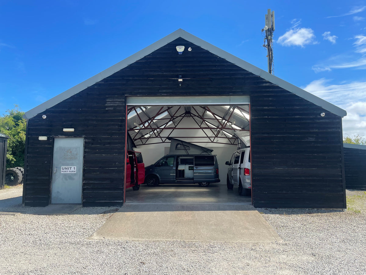 T6.1 Cotswold Edition + with air con in Ascot Grey