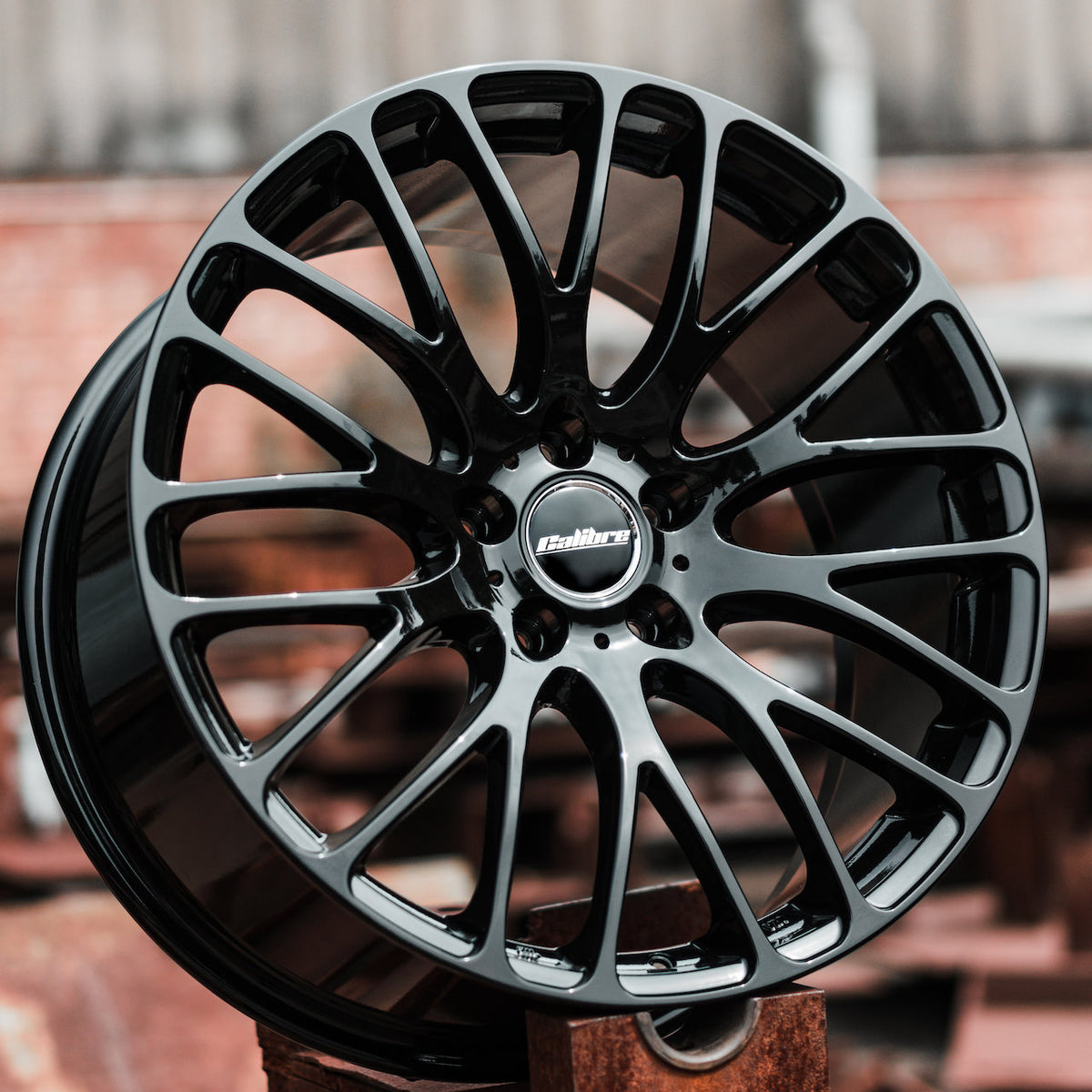 Calibre Altus alloy wheels