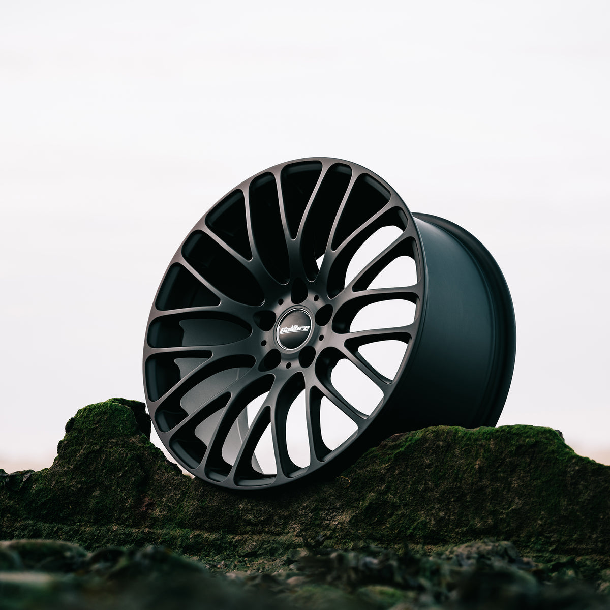 Calibre Altus alloy wheels