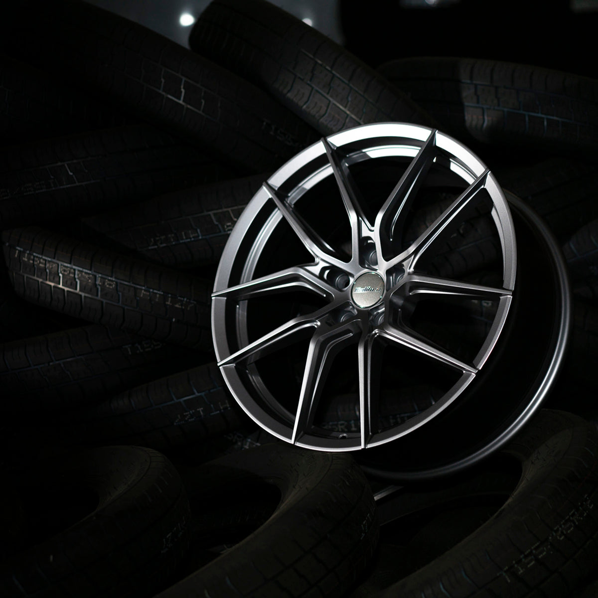 Calibre Verso alloy wheels in Gunmetal
