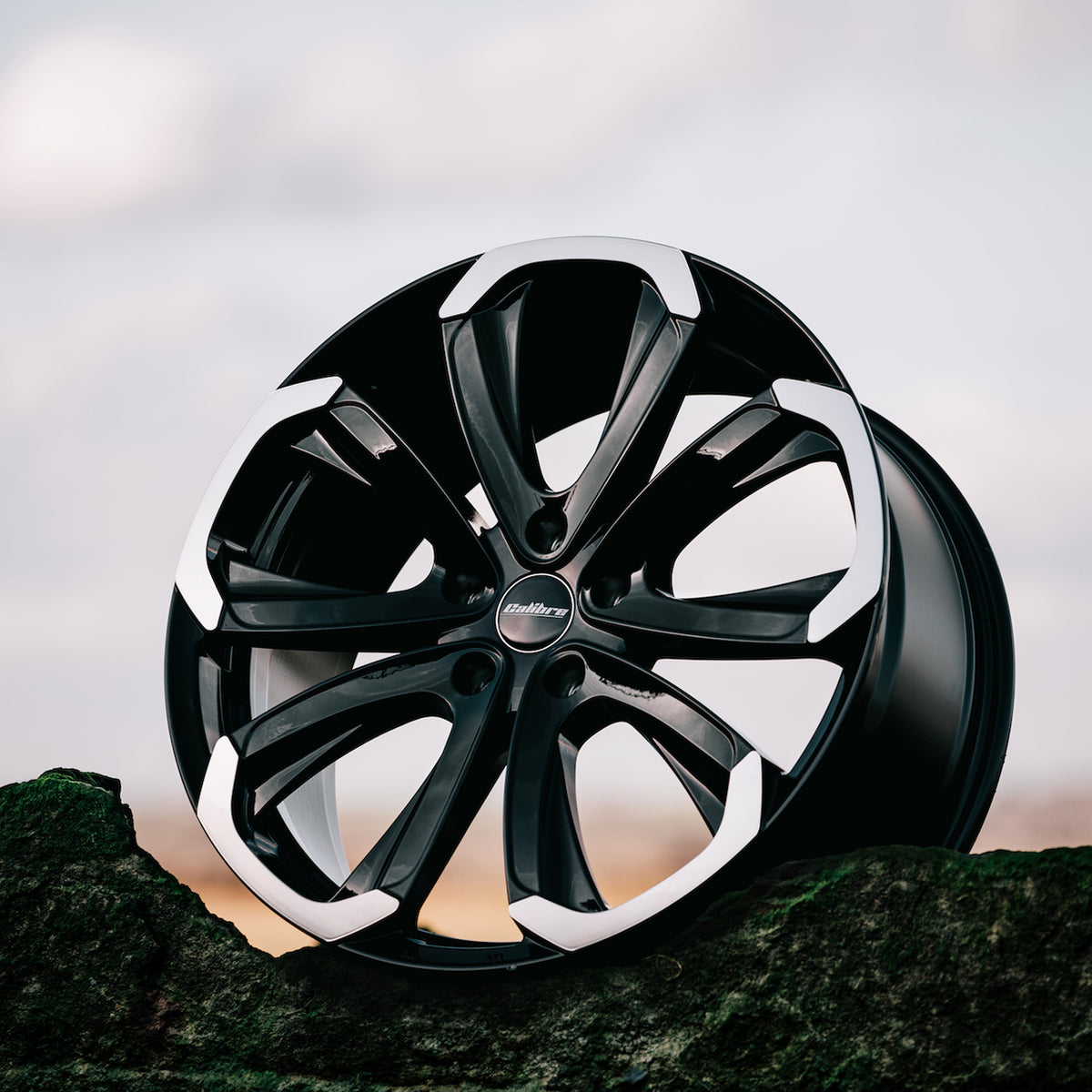Calibre Havana alloy wheel