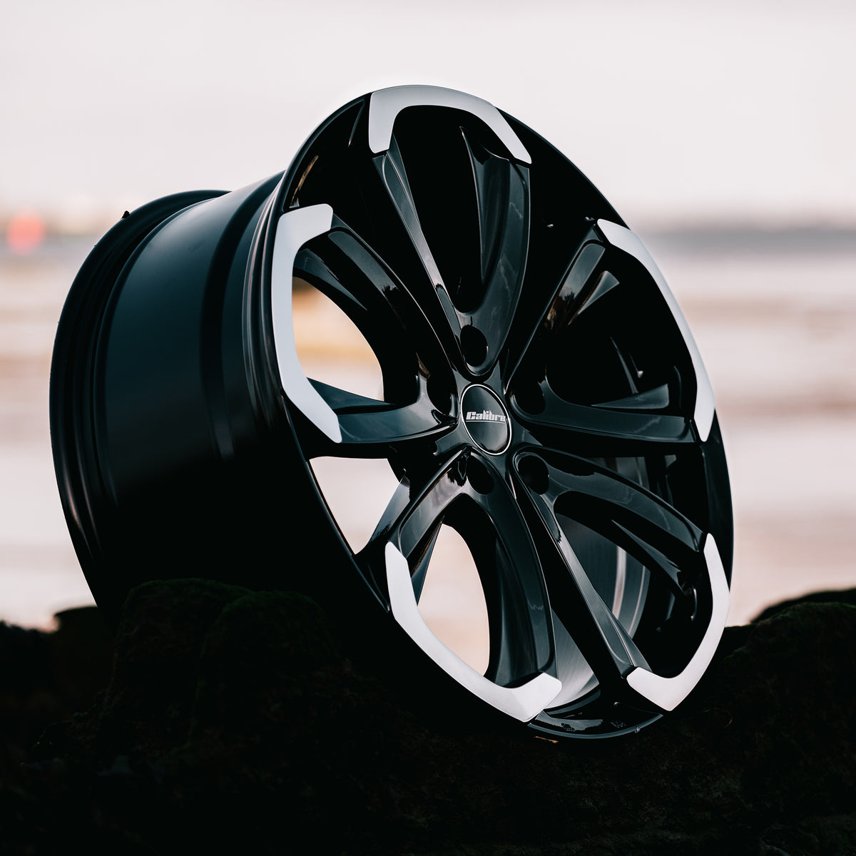 Calibre Havana alloy wheel