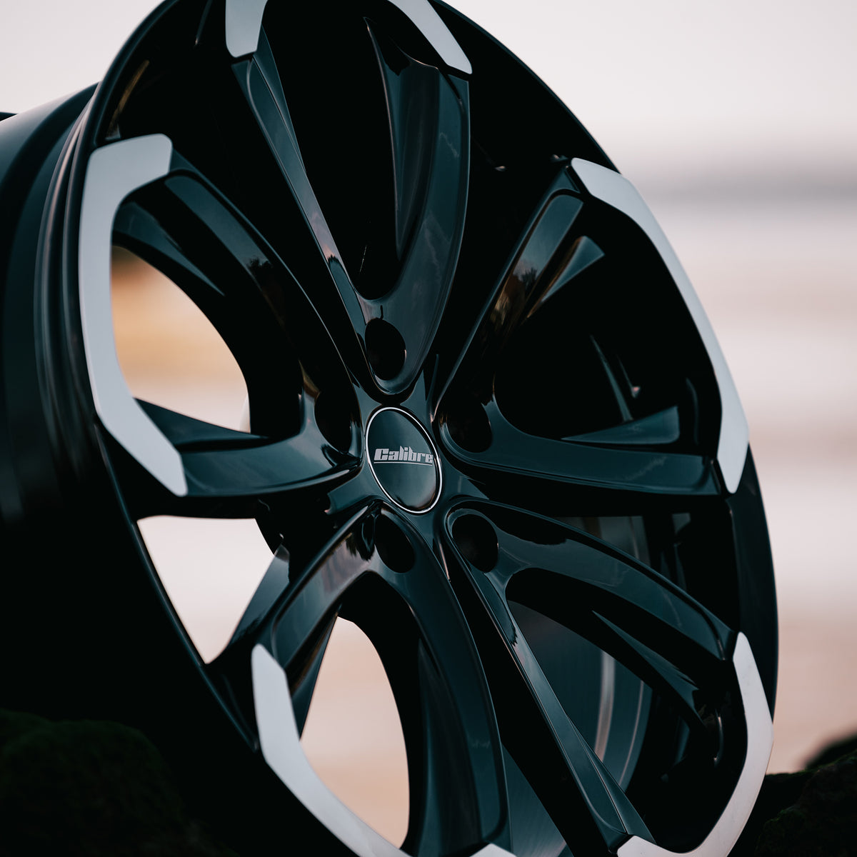 Calibre Havana alloy wheel