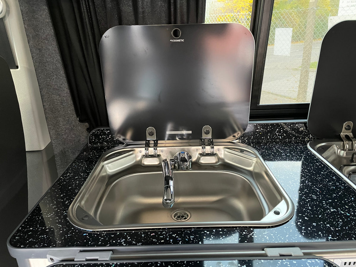 New T6.1 Highline Campervan 2021 (delivery miles) - Fortana Red