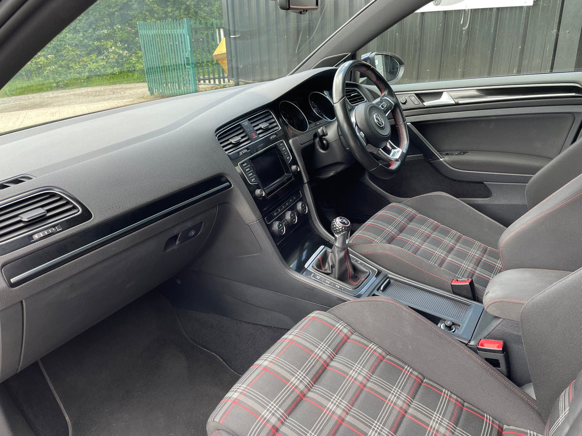 Volkswagen Golf 2.0 TSI BlueMotion Tech GTI (Performance pack)